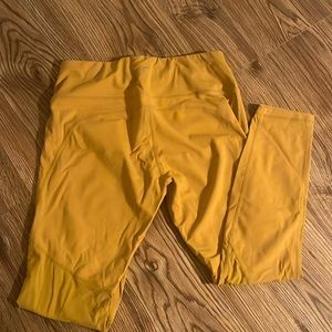 Super cute, mesh detail on these soft Zyia leggings. Size 8-10. Never worn.